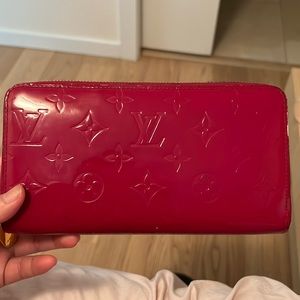SOLD: Louis Vuitton Vernis continental wallet